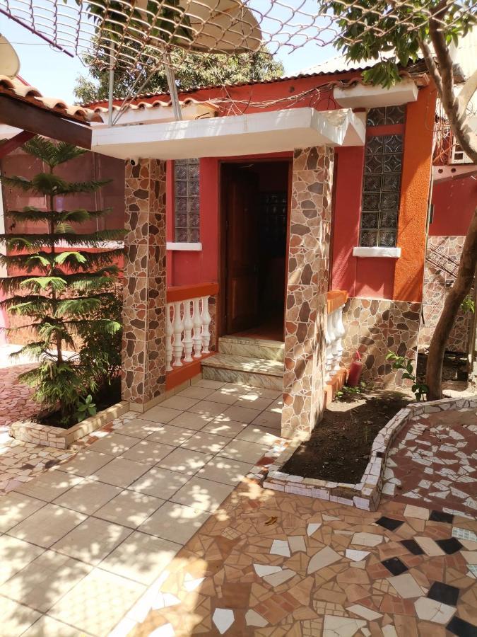 Hotel Badinca Alojamento Low Cost In Bissau Avenida Francisco Mendes 外观 照片